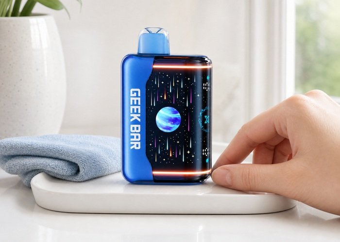 Blue Geek Bar Pulse X2 on a ceramic tray during an exterior screen check